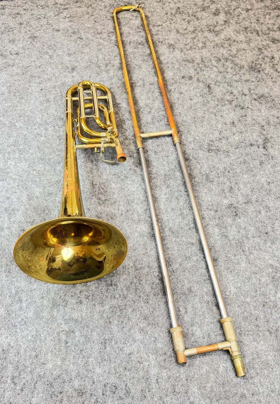 King Trombonium Bb Valve Trombone Bell Front with Hard Case